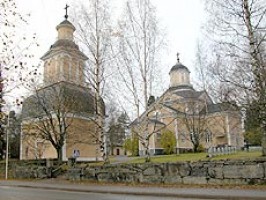 Terjärv kyrka under senhösten.